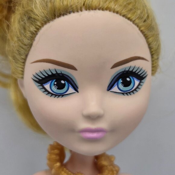 2012 Ever After High Blondie Lockes Enchanted Picnic Doll - Picture 2 of 6